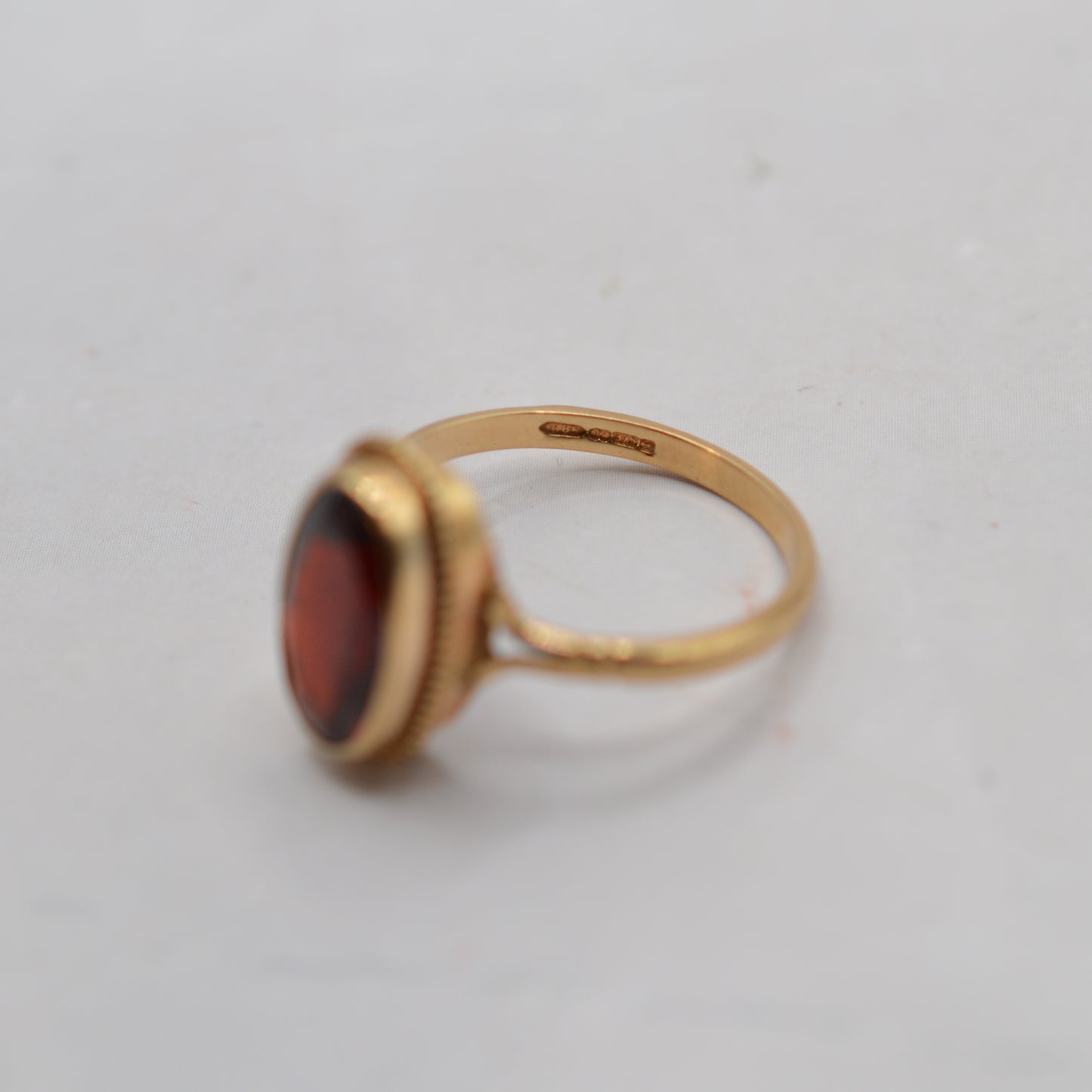 9ct Gold Garnet Solitaire Ring