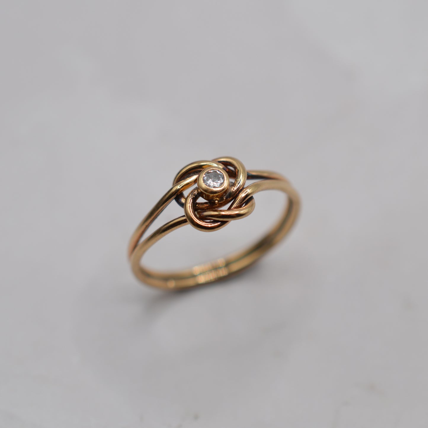 Y2K 9ct Gold Diamond Knot Ring