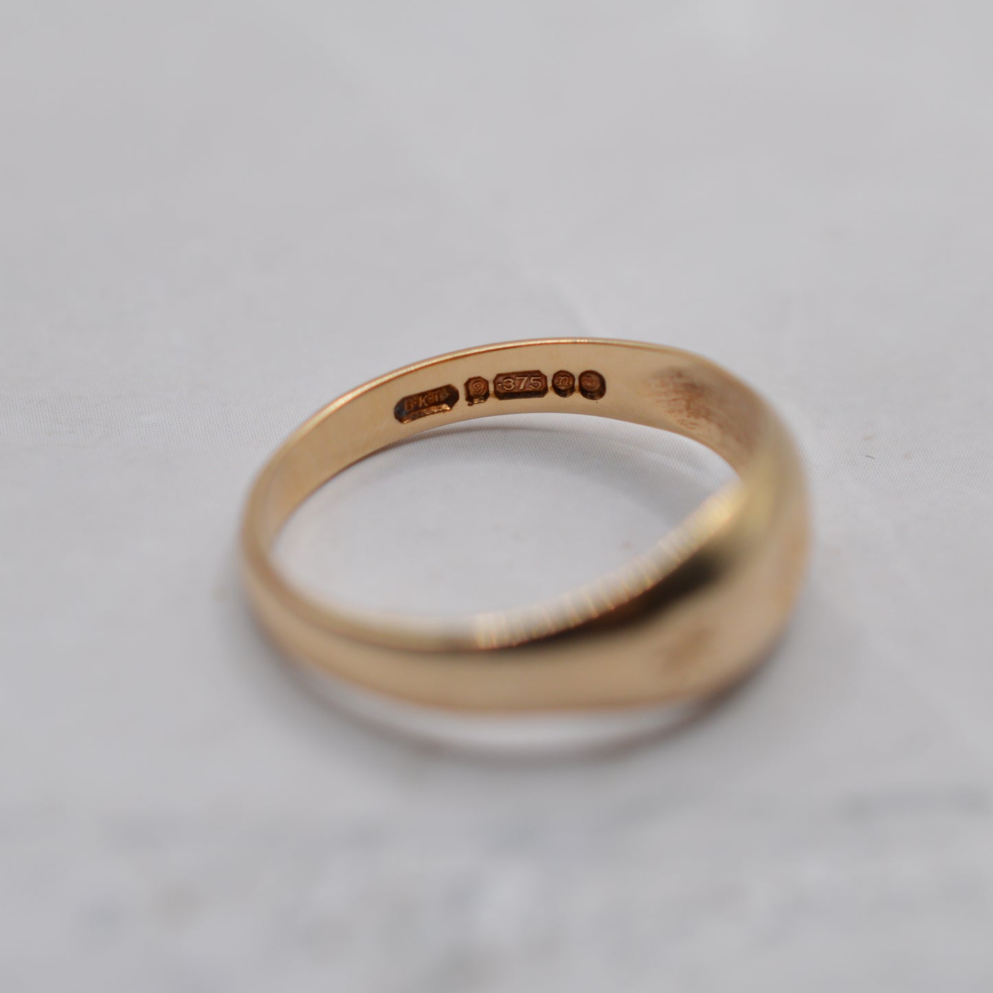 1960s Vintage 9ct Gold Star Engraved Dome Band Ring