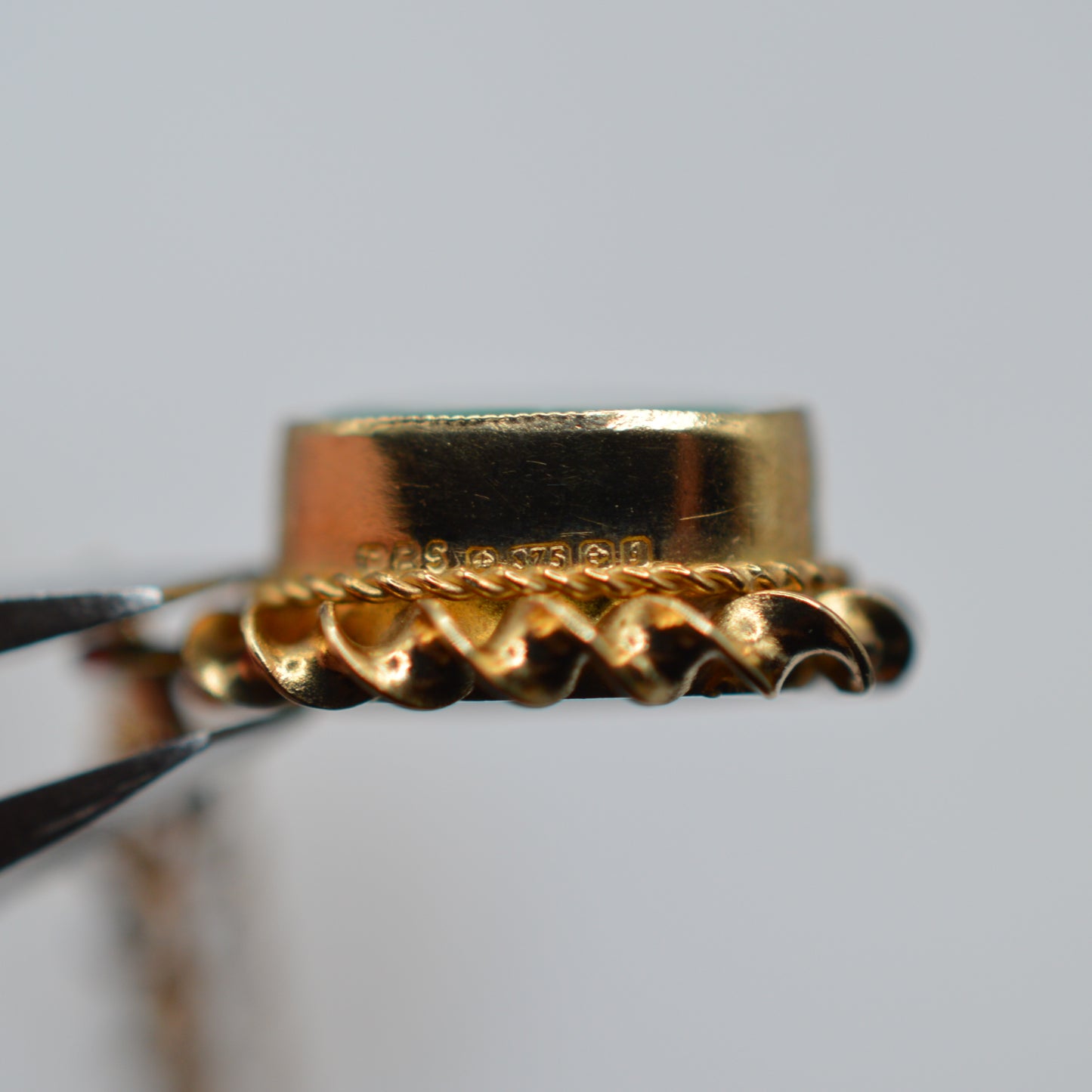 1980s 9ct Gold Emerald Pendant Necklace & Stud Earrings Set