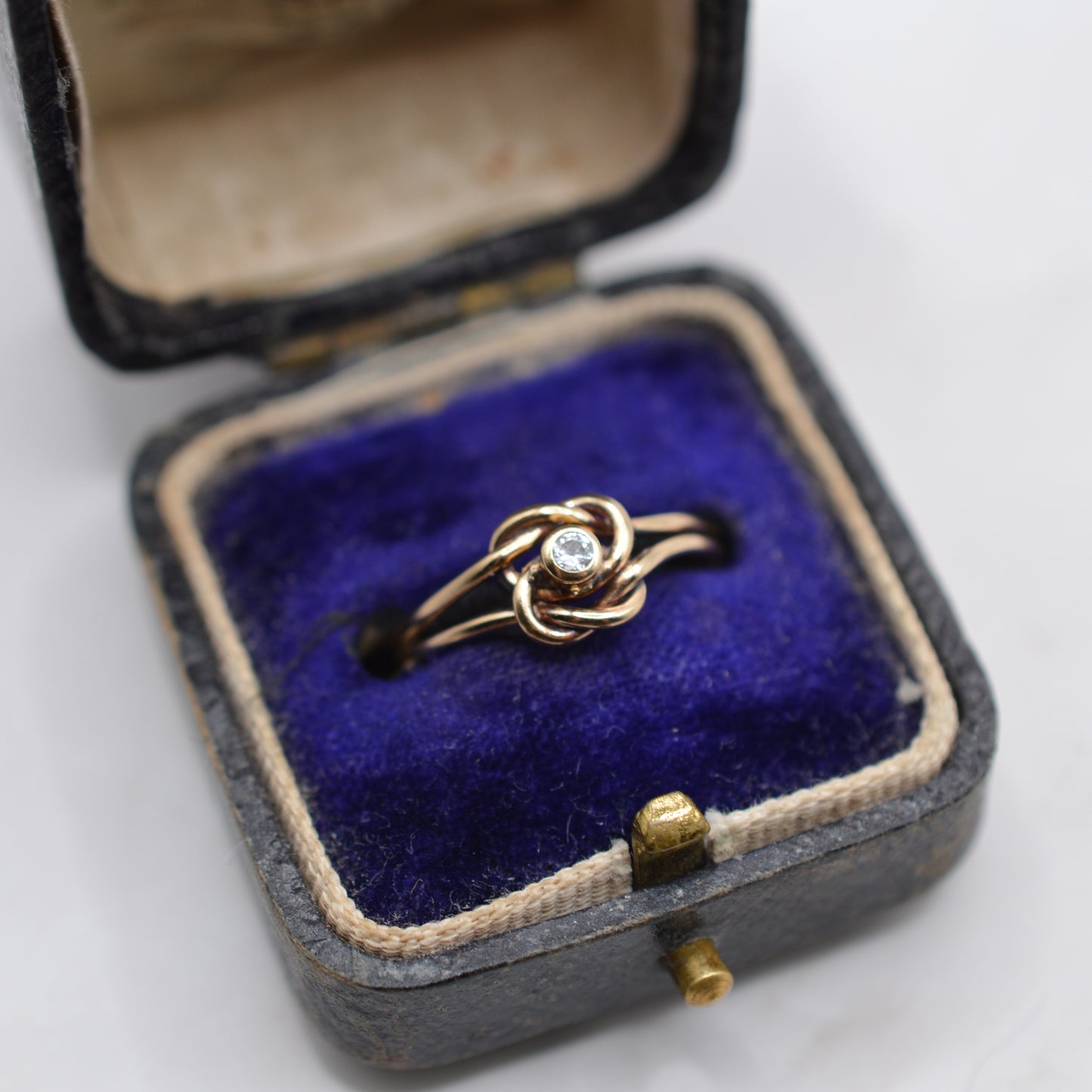 Y2K 9ct Gold Diamond Knot Ring