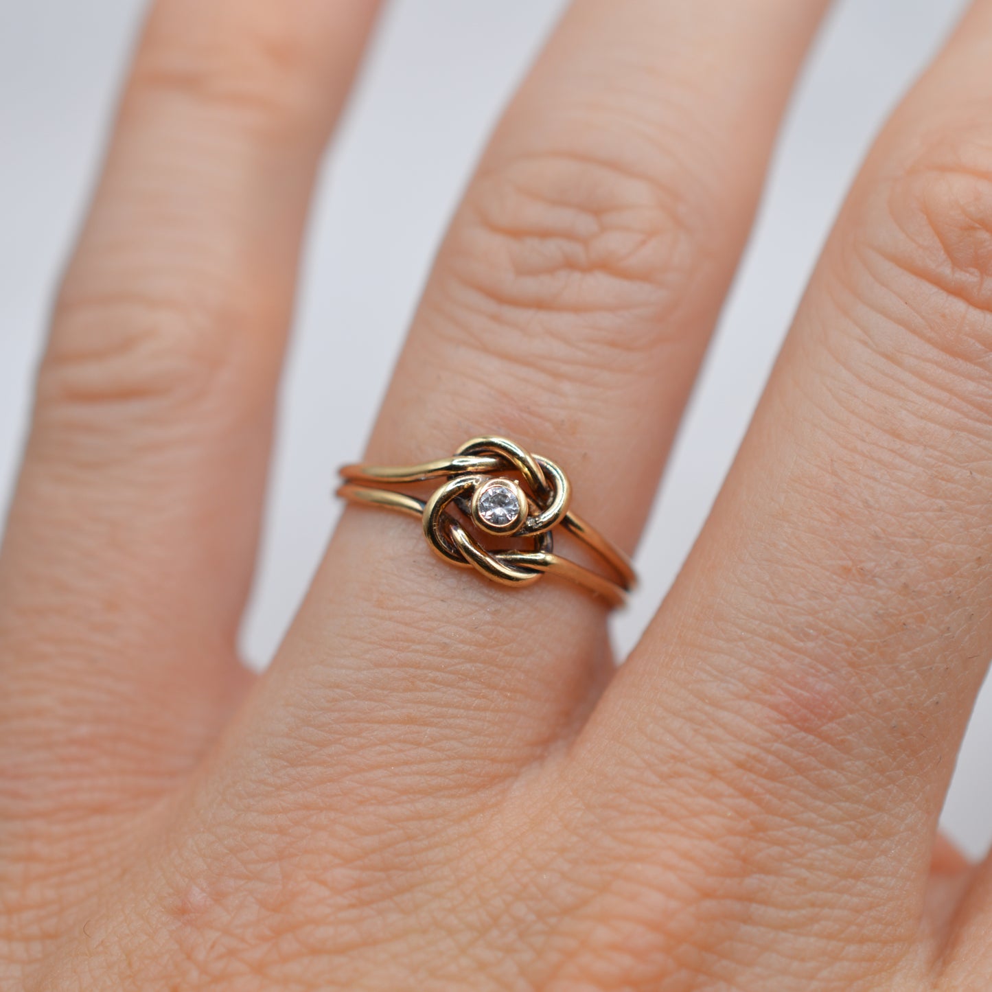 Y2K 9ct Gold Diamond Knot Ring