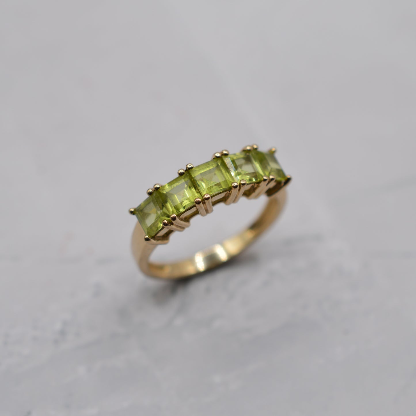 Y2K 9ct Gold Peridot Five-Stone Ring