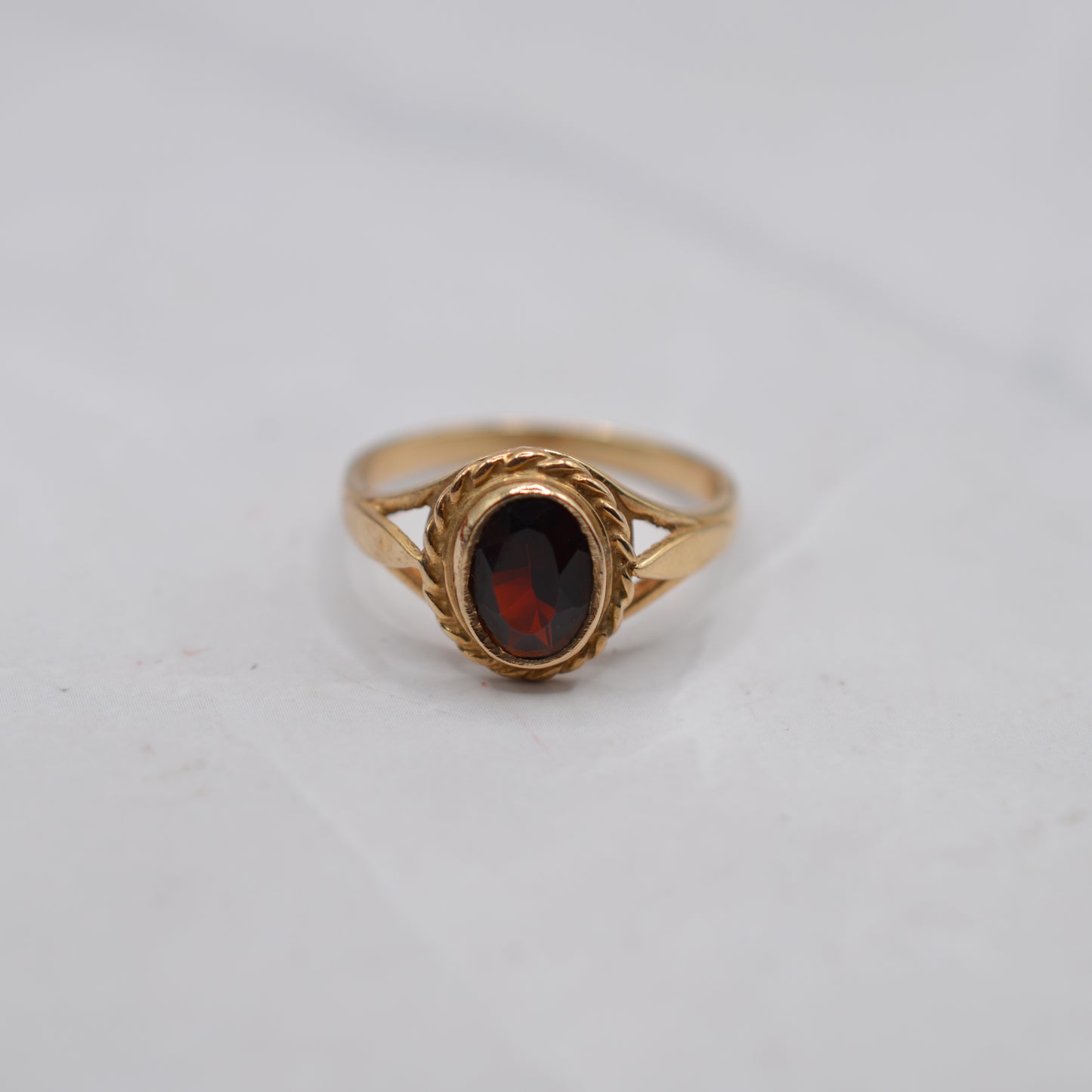 9ct Gold Garnet Ring with Rope-Twist Border