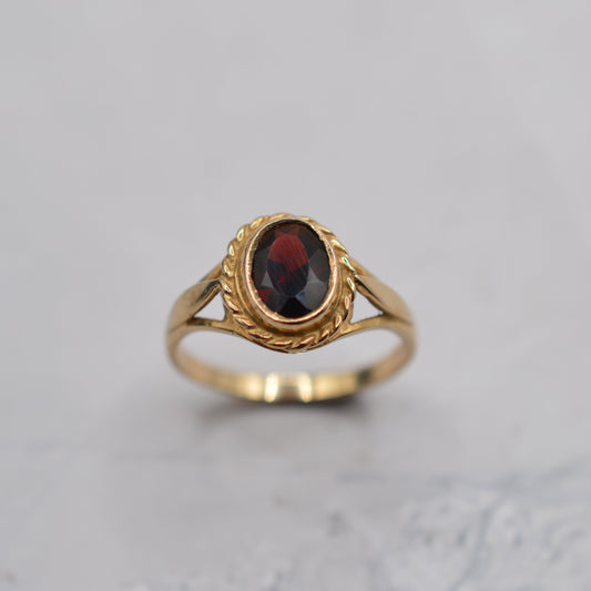 9ct Gold Garnet Ring with Rope-Twist Border