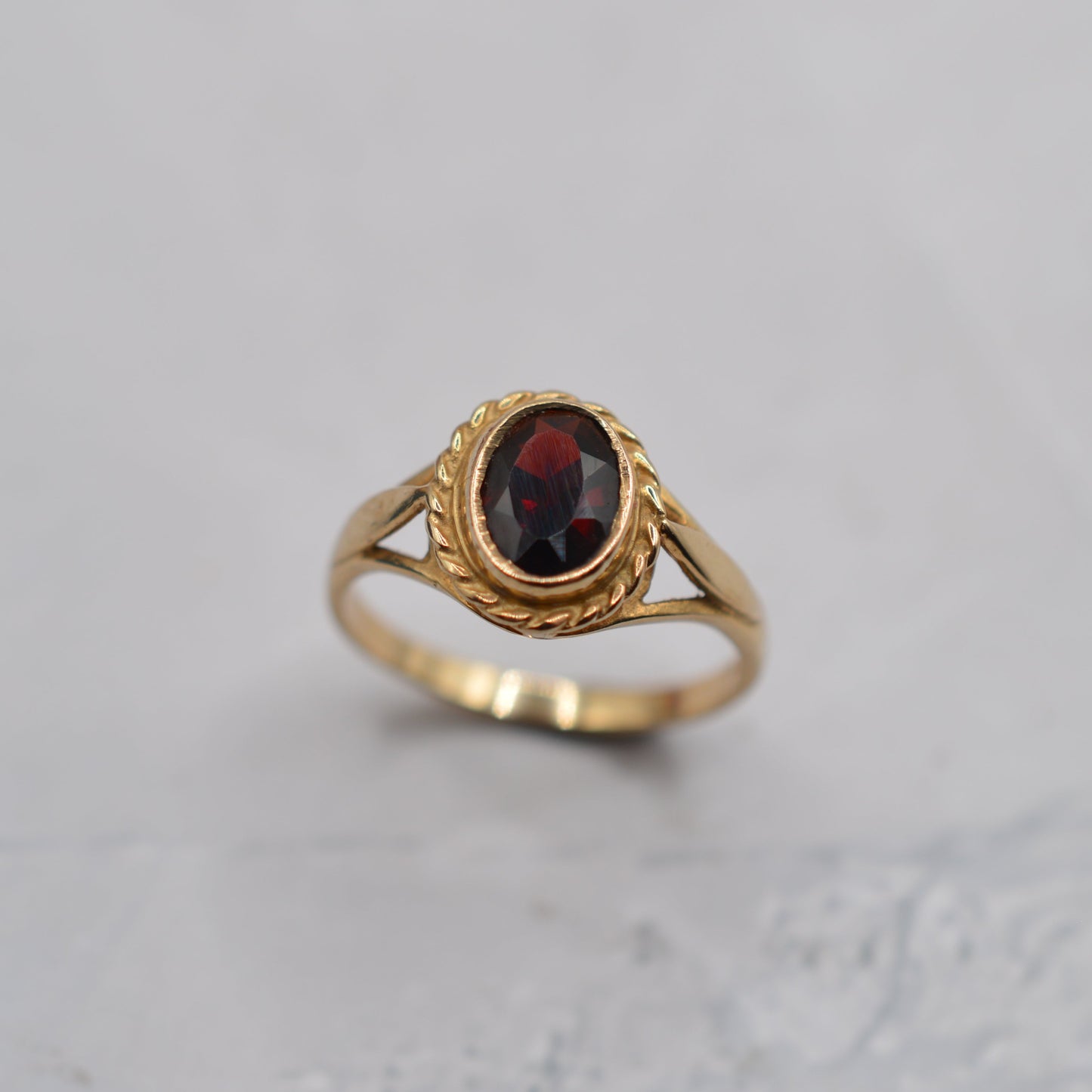 9ct Gold Garnet Ring with Rope-Twist Border