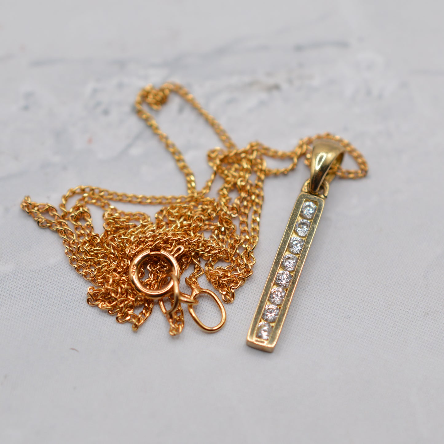 9ct Gold Cubic Zirconia Bar Pendant Necklace (18")