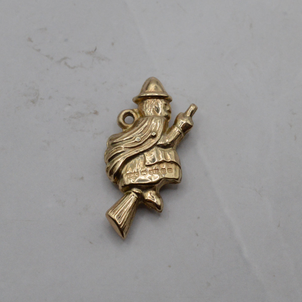 1970s Vintage 9ct Gold Witch & Broomstick Charm/Pendant