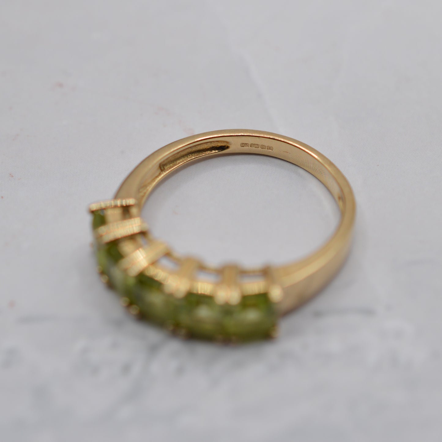 Y2K 9ct Gold Peridot Five-Stone Ring