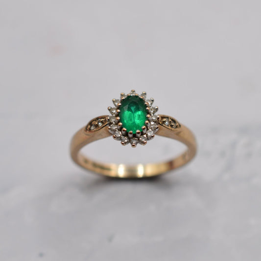 9ct Gold Emerald & Diamond Cluster Ring