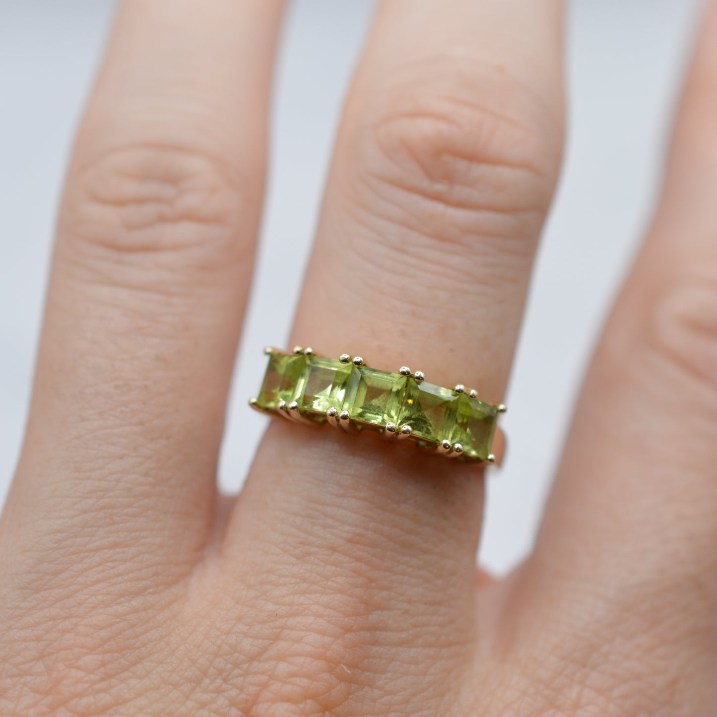 Y2K 9ct Gold Peridot Five-Stone Ring