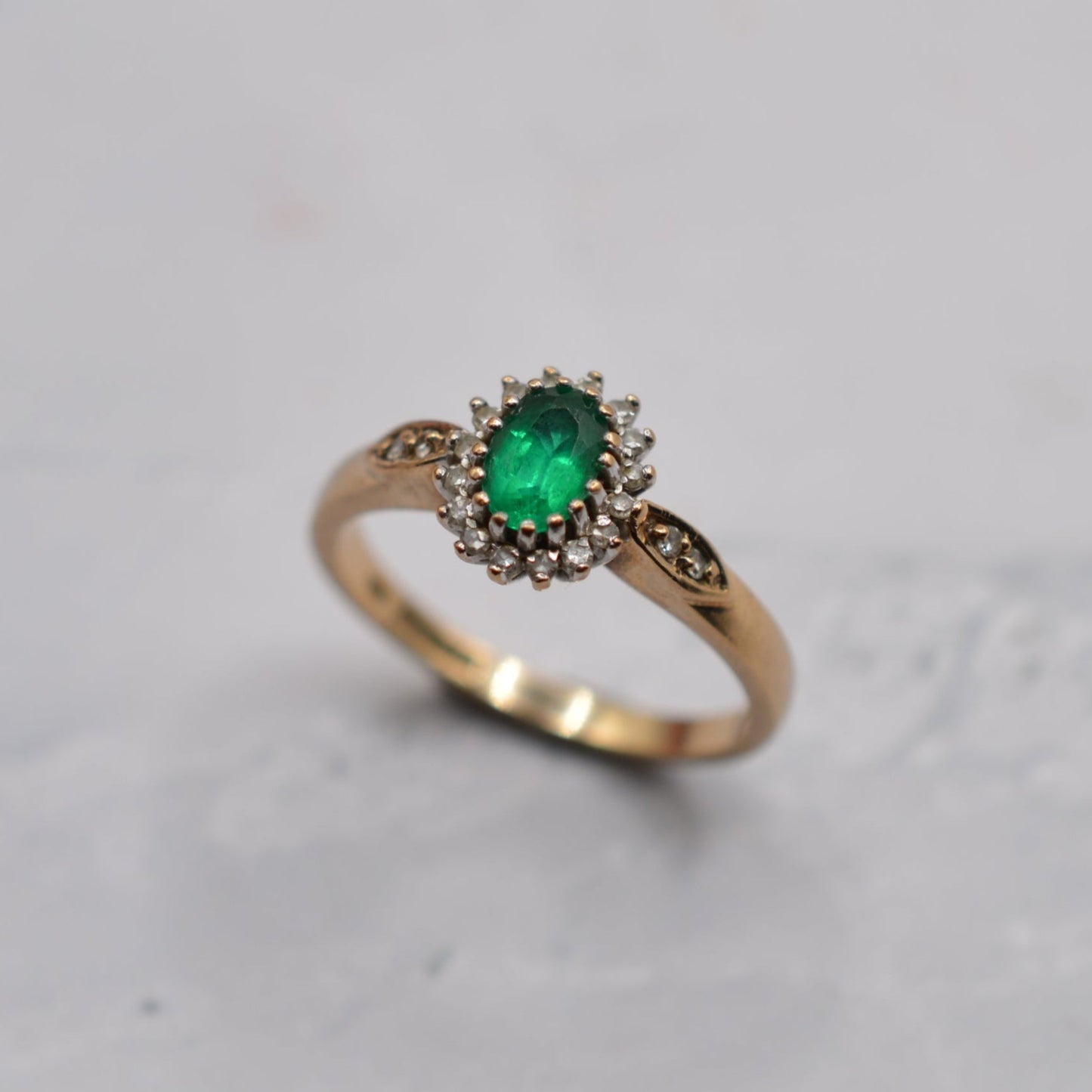 9ct Gold Emerald & Diamond Cluster Ring
