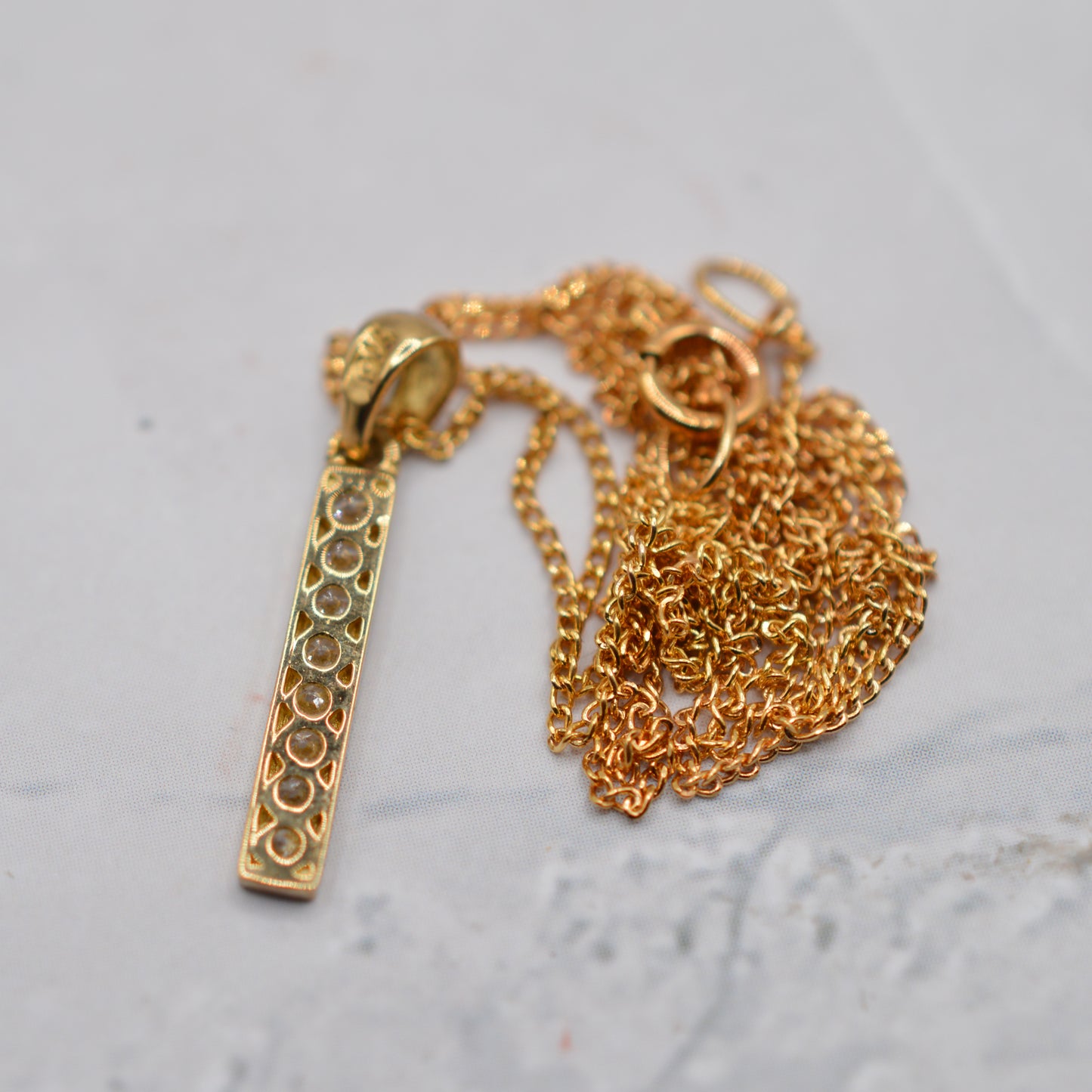 9ct Gold Cubic Zirconia Bar Pendant Necklace (18")