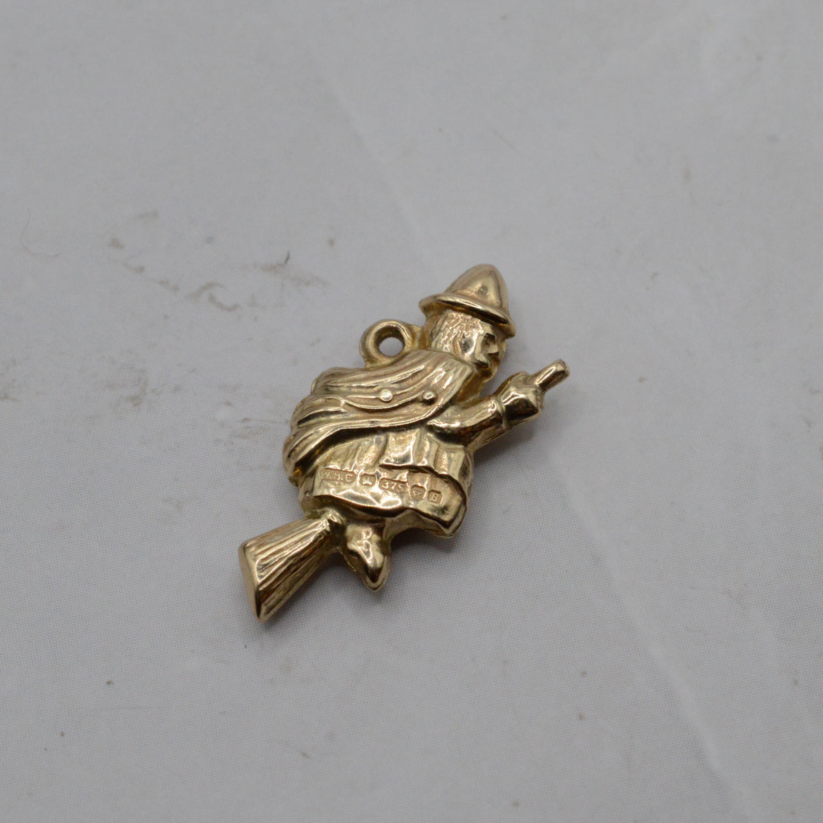 1970s Vintage 9ct Gold Witch & Broomstick Charm/Pendant