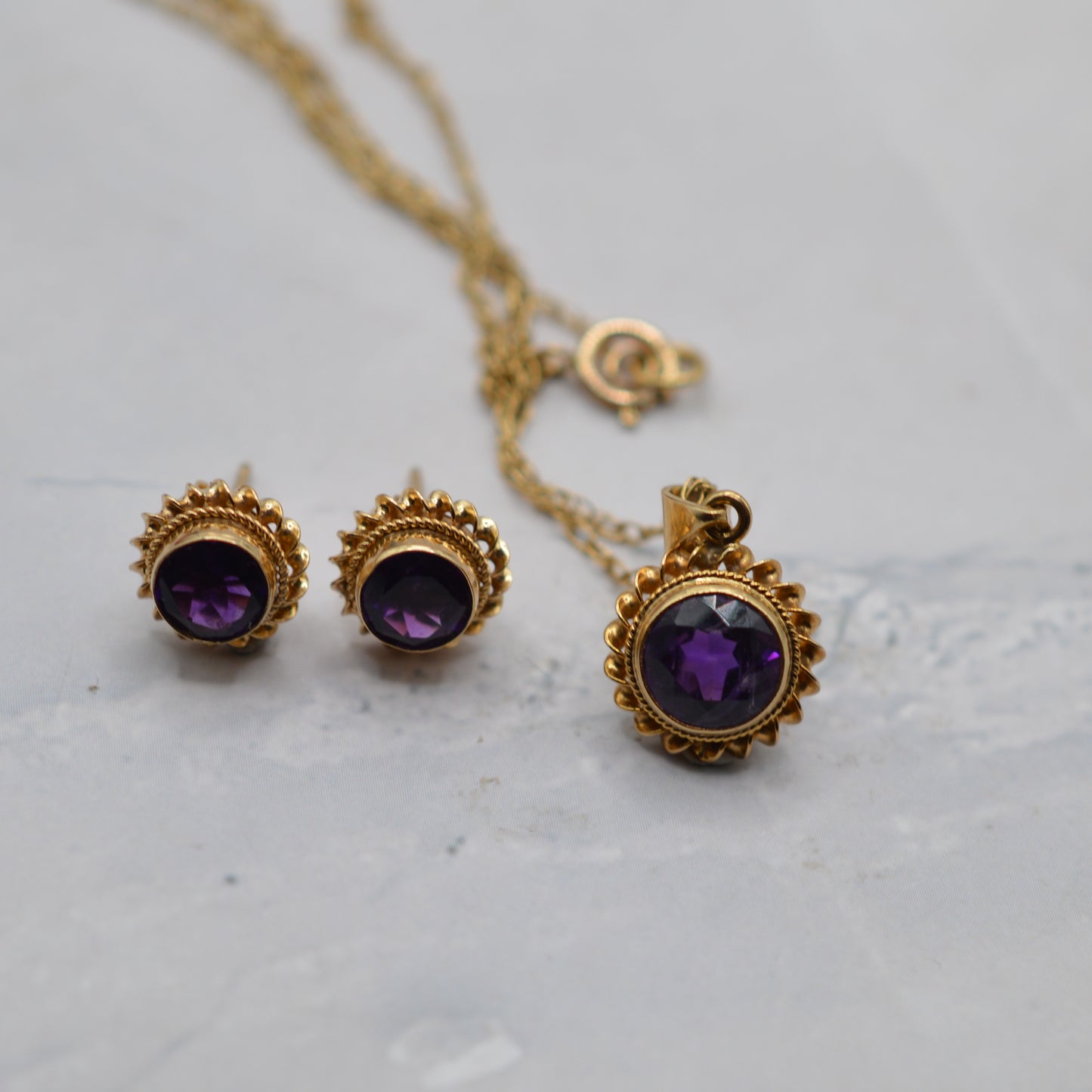 1980s 9ct Gold Amethyst Pendant Necklace & Stud Earrings Set