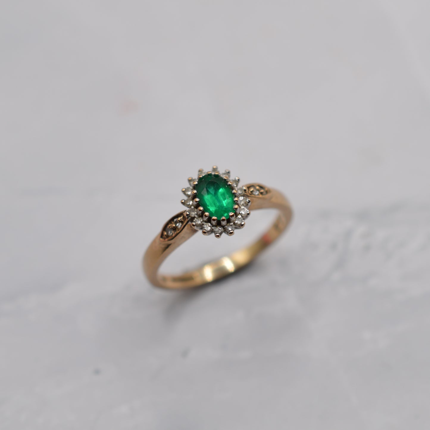 9ct Gold Emerald & Diamond Cluster Ring