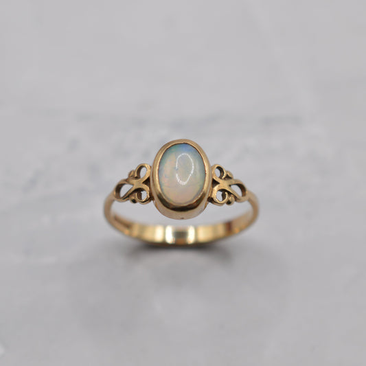 9ct Gold Opal Celtic Ring