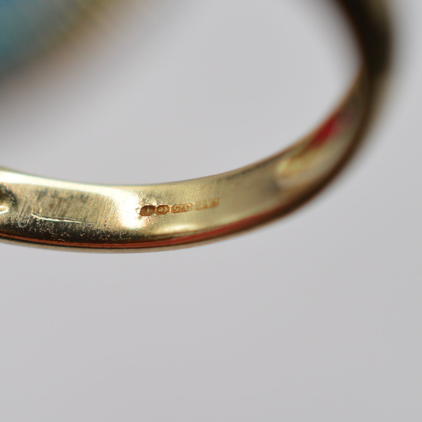 Chunky Y2K 9ct Gold Mosaic Opal Triplet Ring