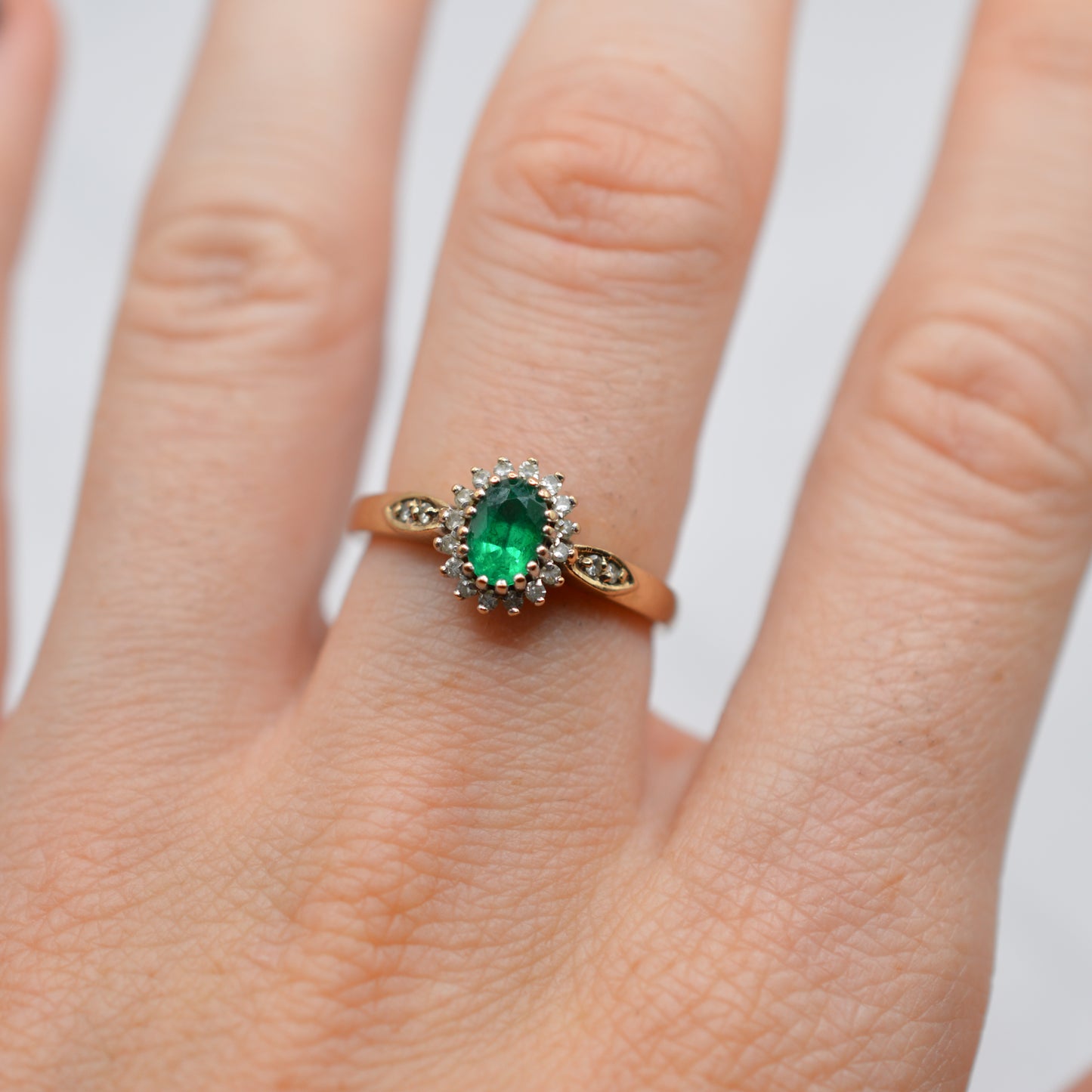 9ct Gold Emerald & Diamond Cluster Ring