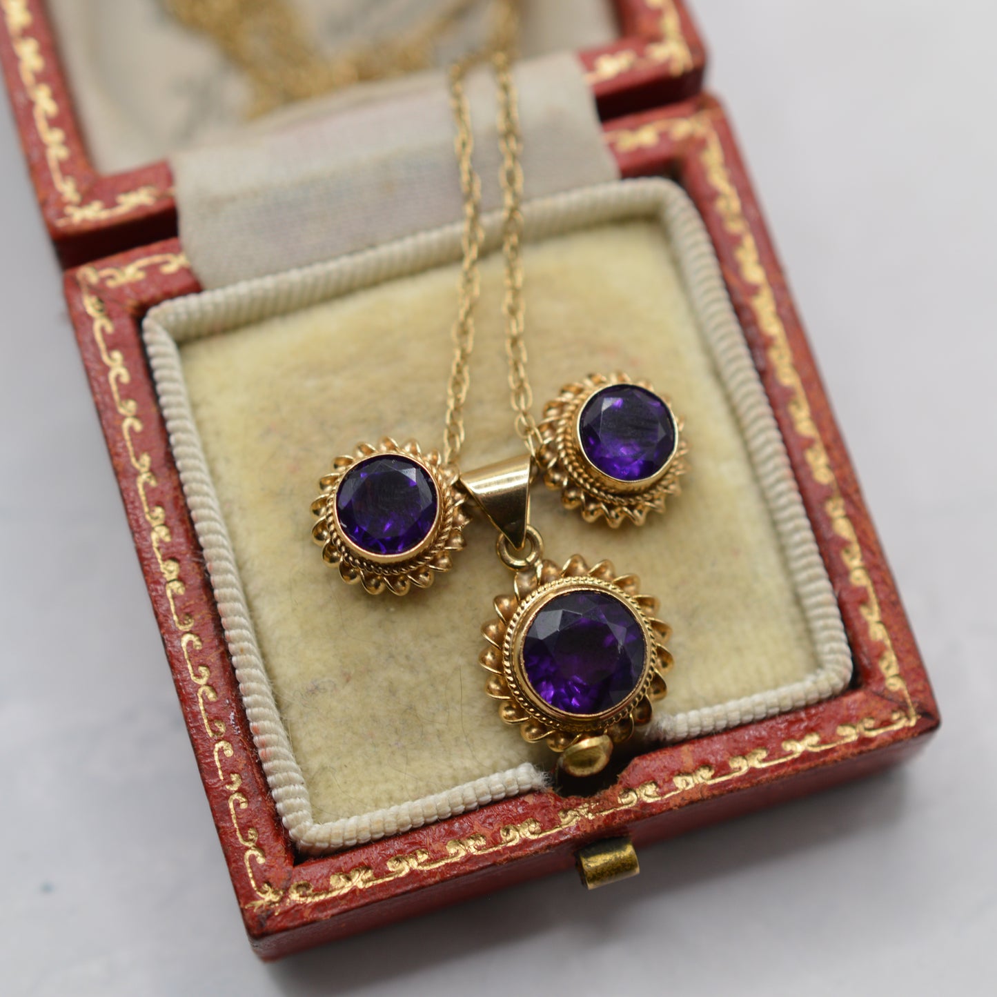 1980s 9ct Gold Amethyst Pendant Necklace & Stud Earrings Set