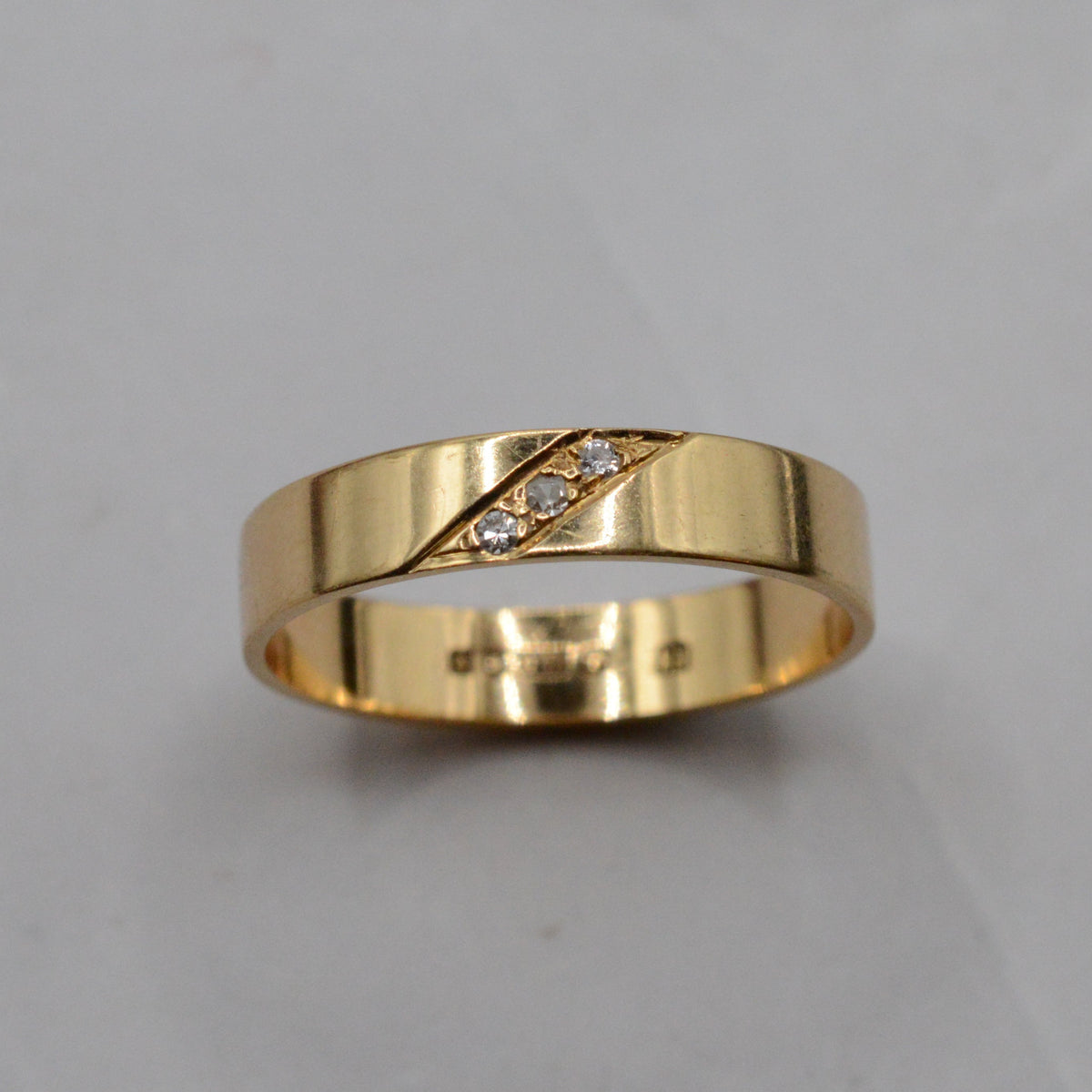 1980s 18ct Gold Diamond Band Ring