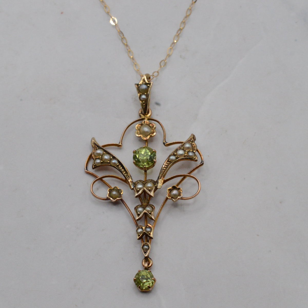 Antique 9ct Gold Peridot & Pearl Lavalier Pendant Necklace (16”)