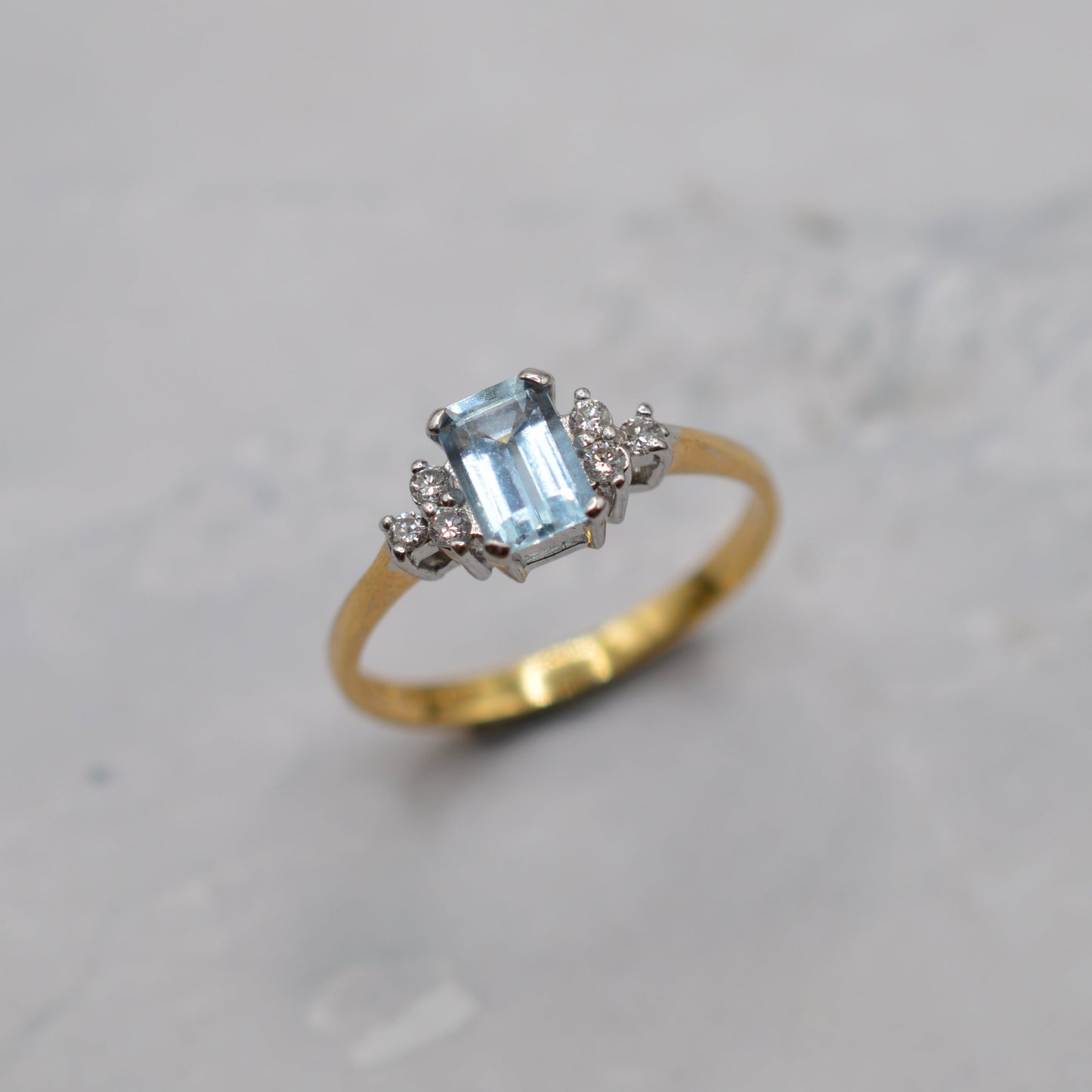 1990s 18ct Gold Aquamarine & Diamond Ring
