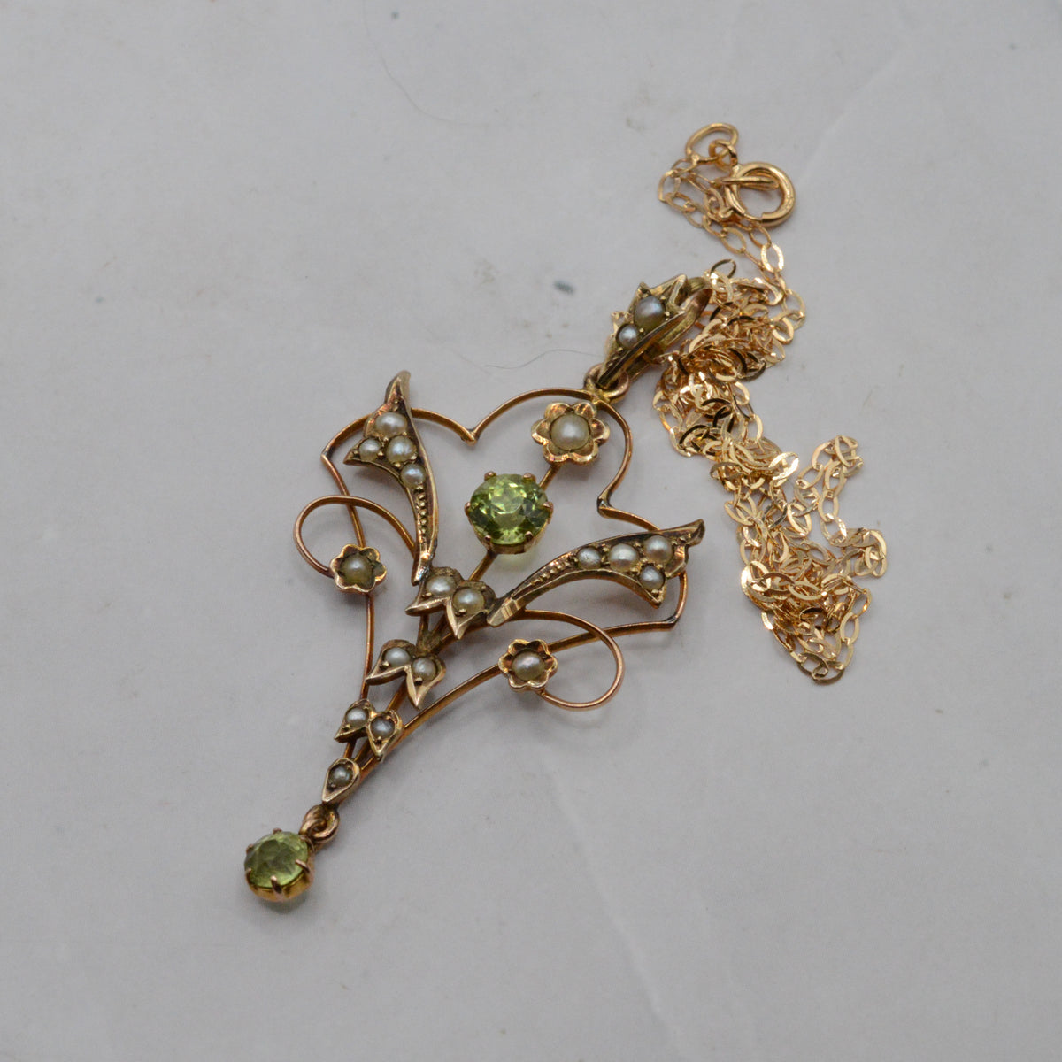 Antique 9ct Gold Peridot & Pearl Lavalier Pendant Necklace (16”)