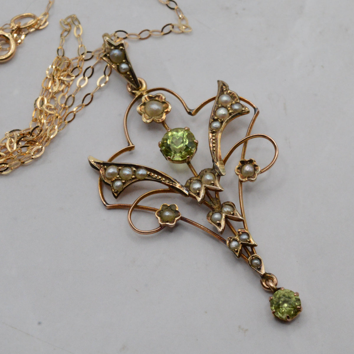 Antique 9ct Gold Peridot & Pearl Lavalier Pendant Necklace (16”)