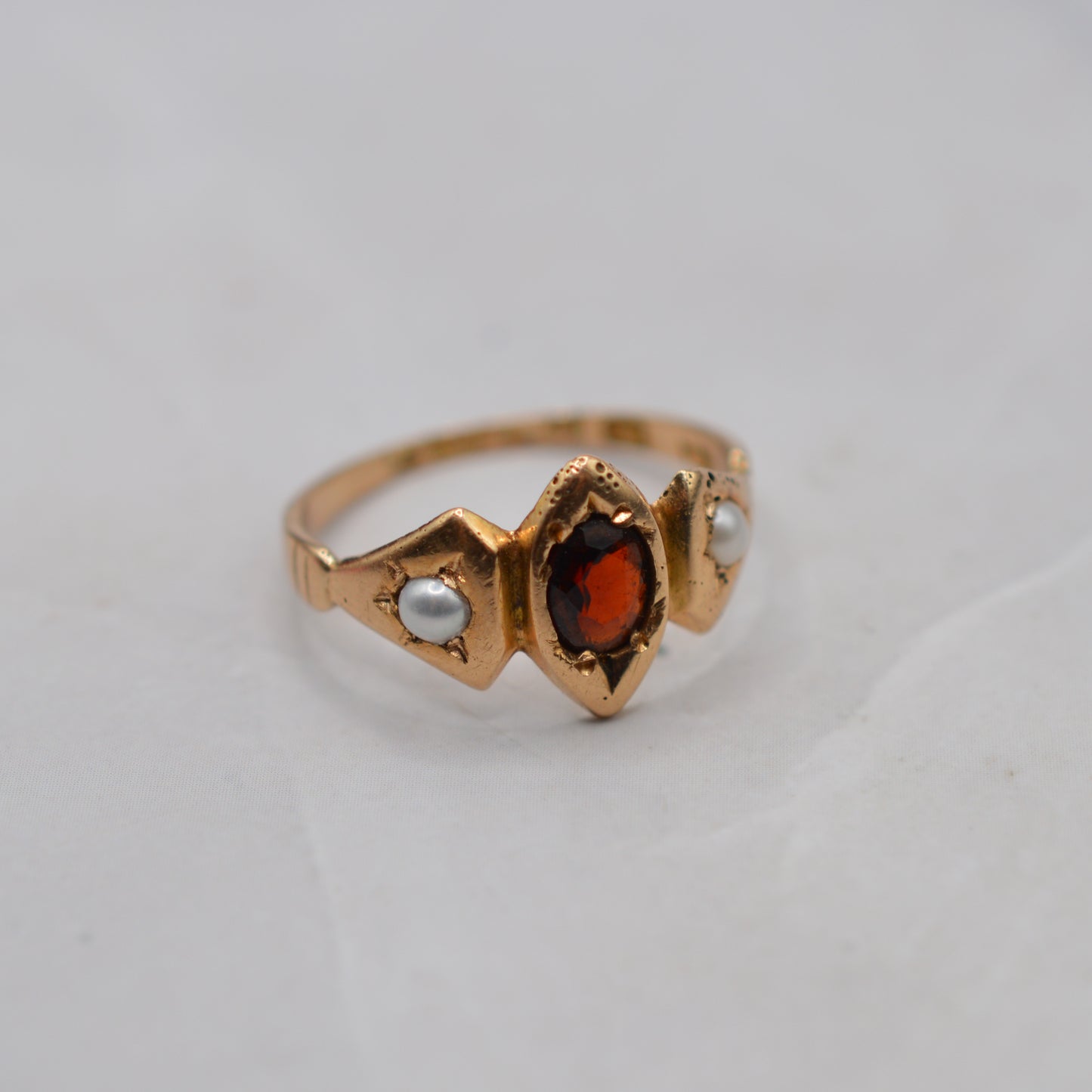 Antique 15ct Gold Garnet & Pearl Ring