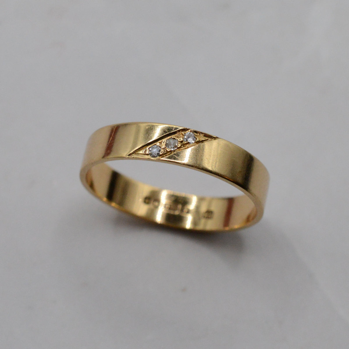 1980s 18ct Gold Diamond Band Ring