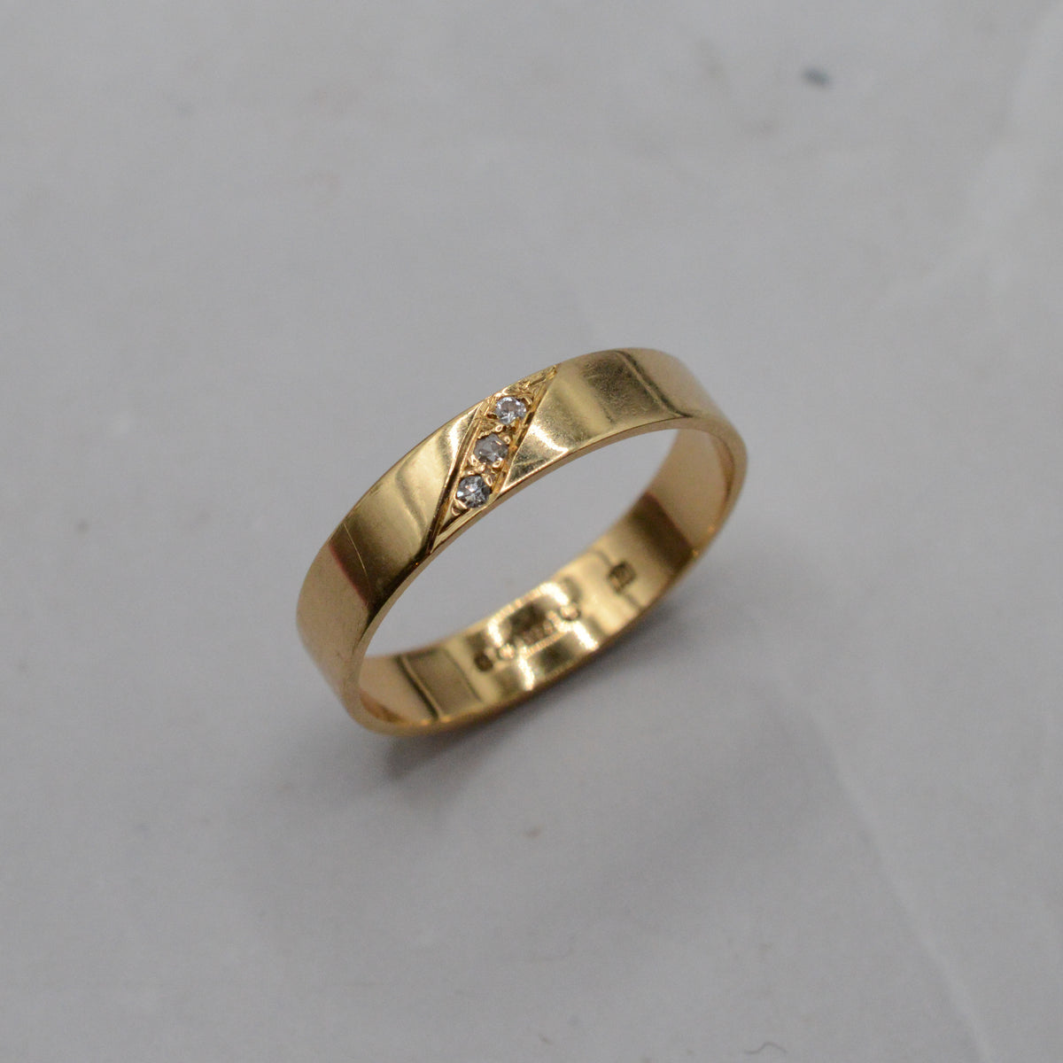 1980s 18ct Gold Diamond Band Ring