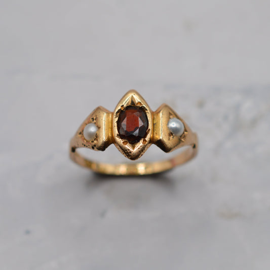 Antique 15ct Gold Garnet & Pearl Ring