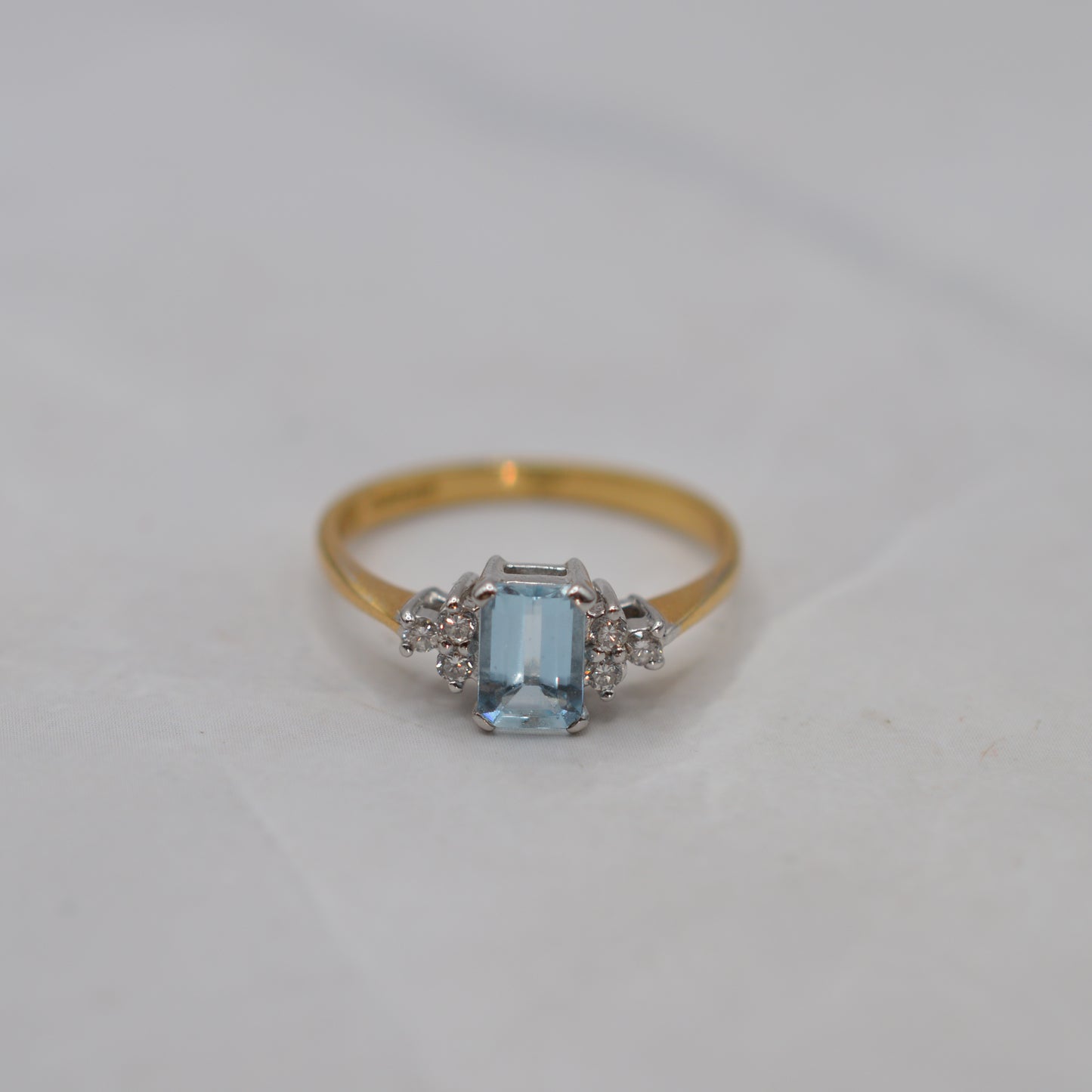 1990s 18ct Gold Aquamarine & Diamond Ring
