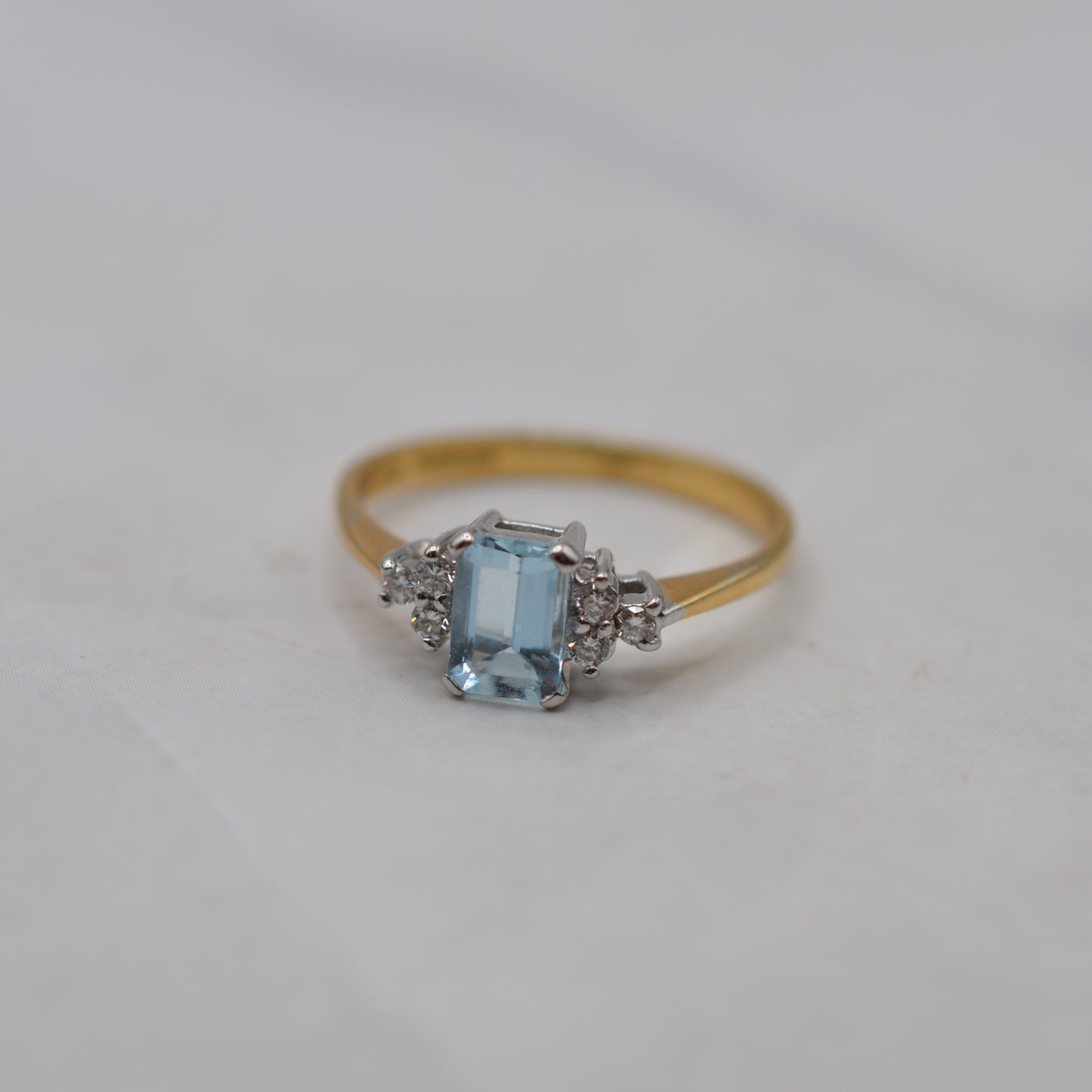 1990s 18ct Gold Aquamarine & Diamond Ring