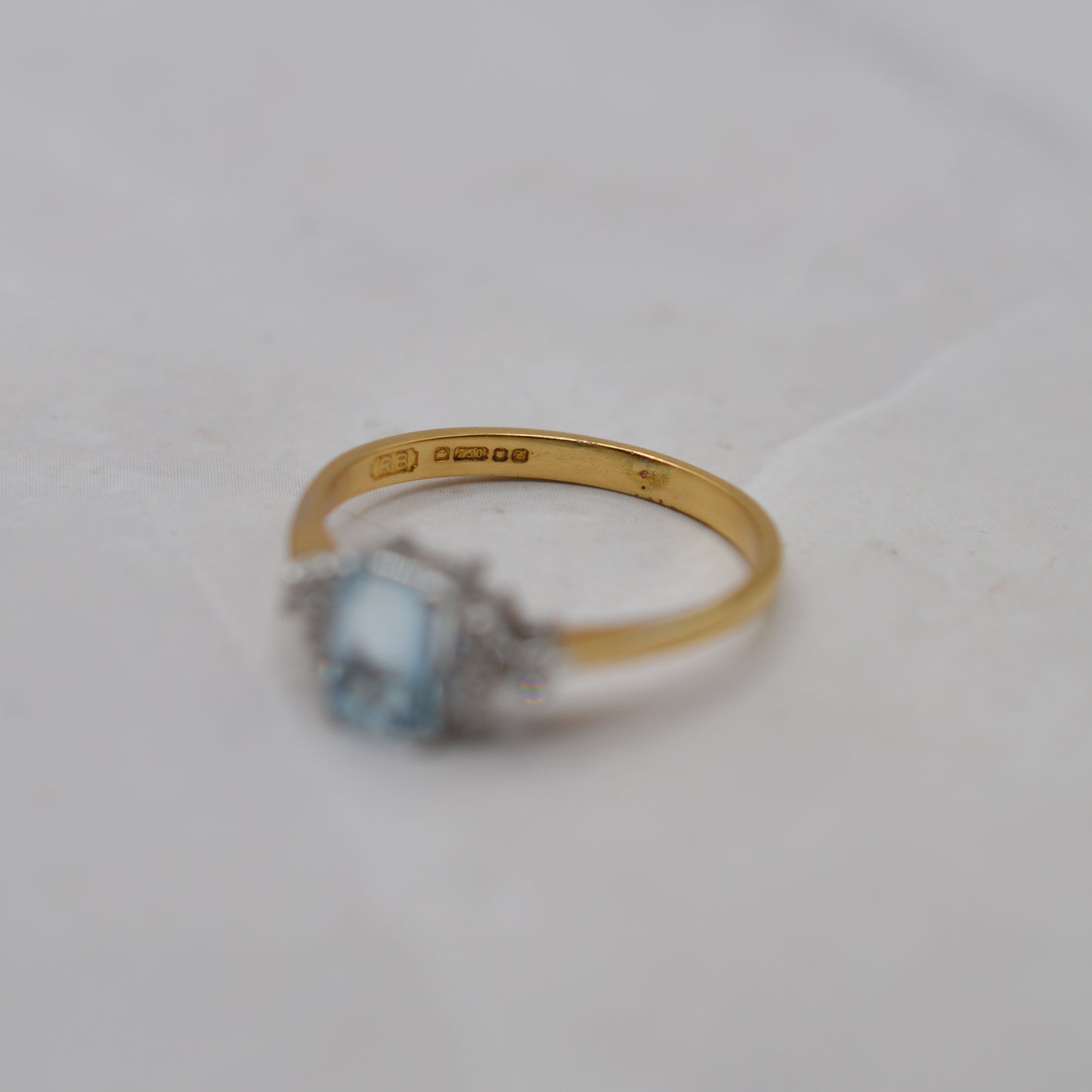 1990s 18ct Gold Aquamarine & Diamond Ring