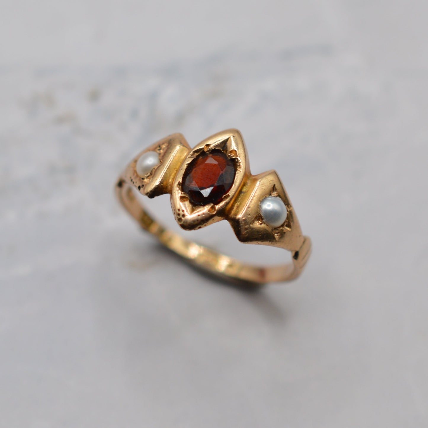 Antique 15ct Gold Garnet & Pearl Ring