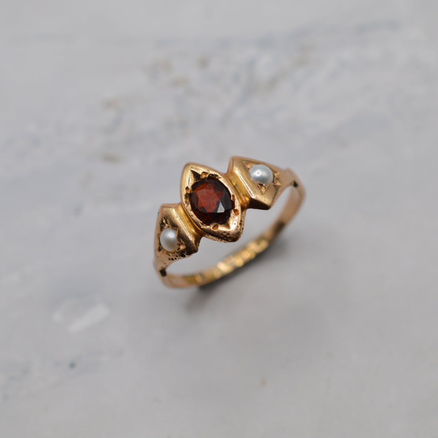 Antique 15ct Gold Garnet & Pearl Ring