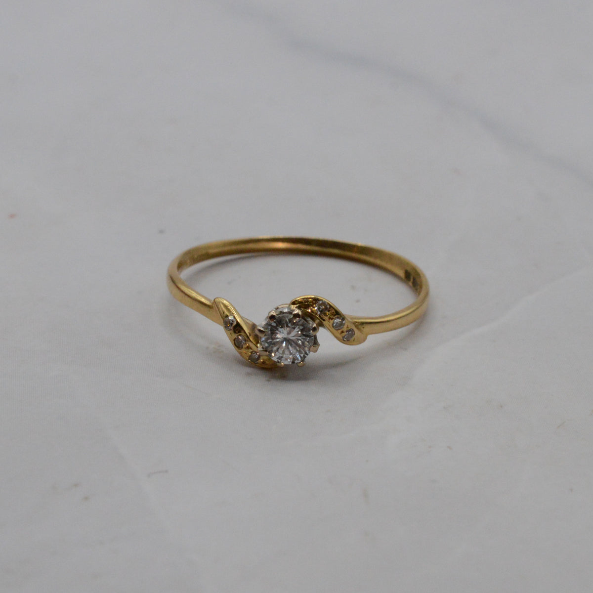 1980s 18ct Gold Diamond Crossover Ring