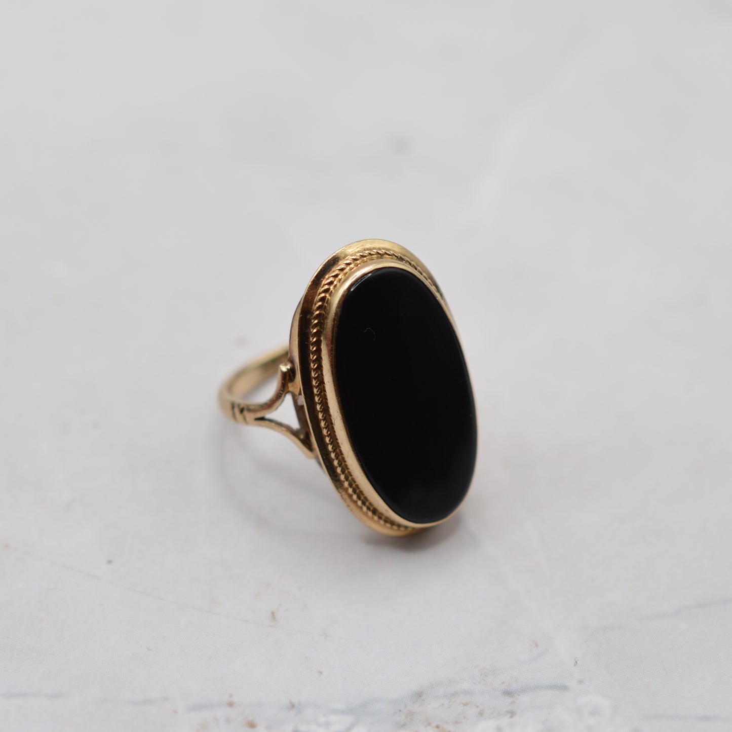 Chunky 9ct Gold Black Onyx Signet Ring