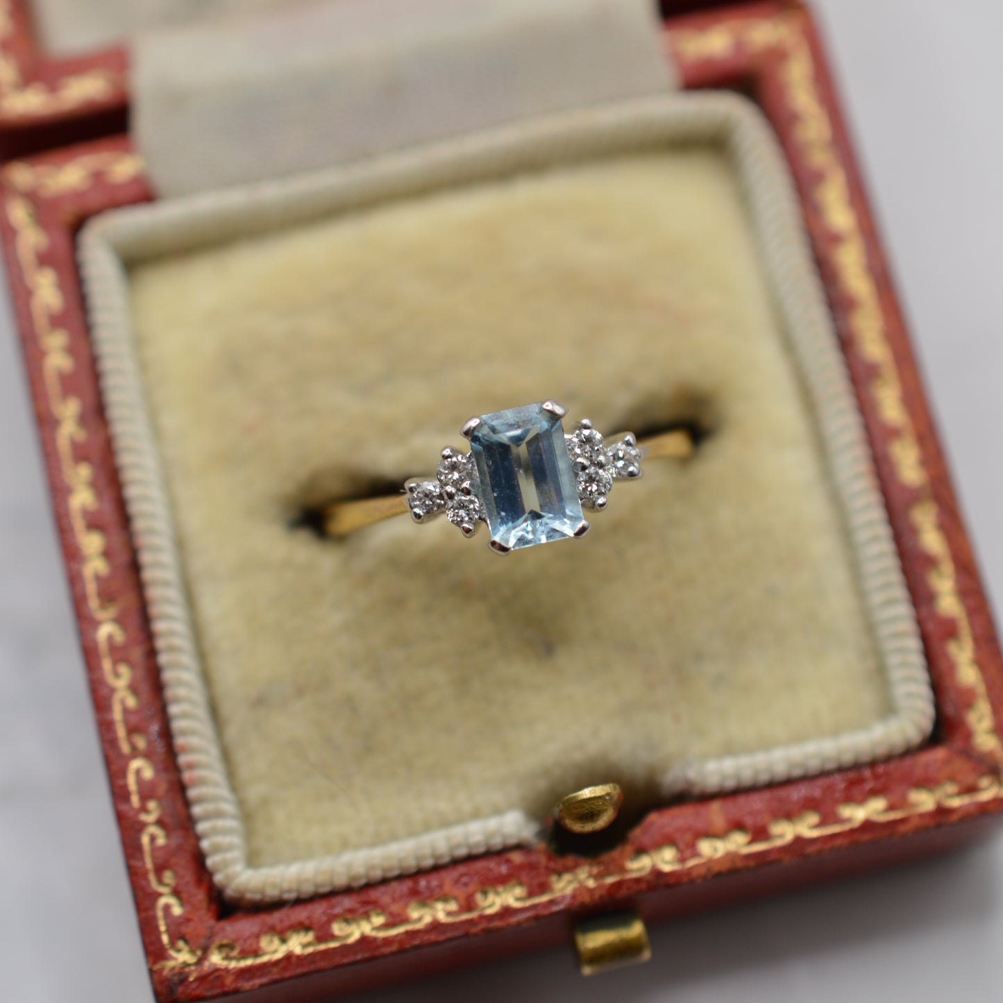 1990s 18ct Gold Aquamarine & Diamond Ring