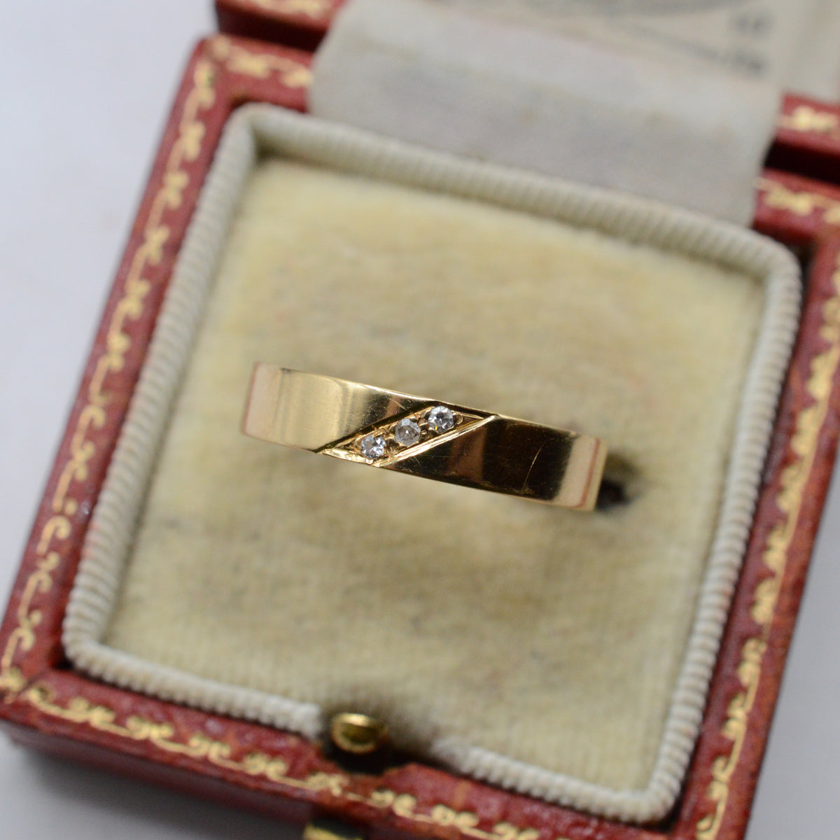 1980s 18ct Gold Diamond Band Ring