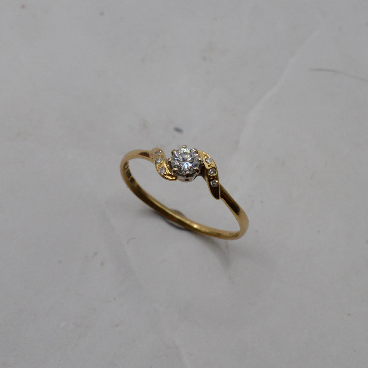 1980s 18ct Gold Diamond Crossover Ring