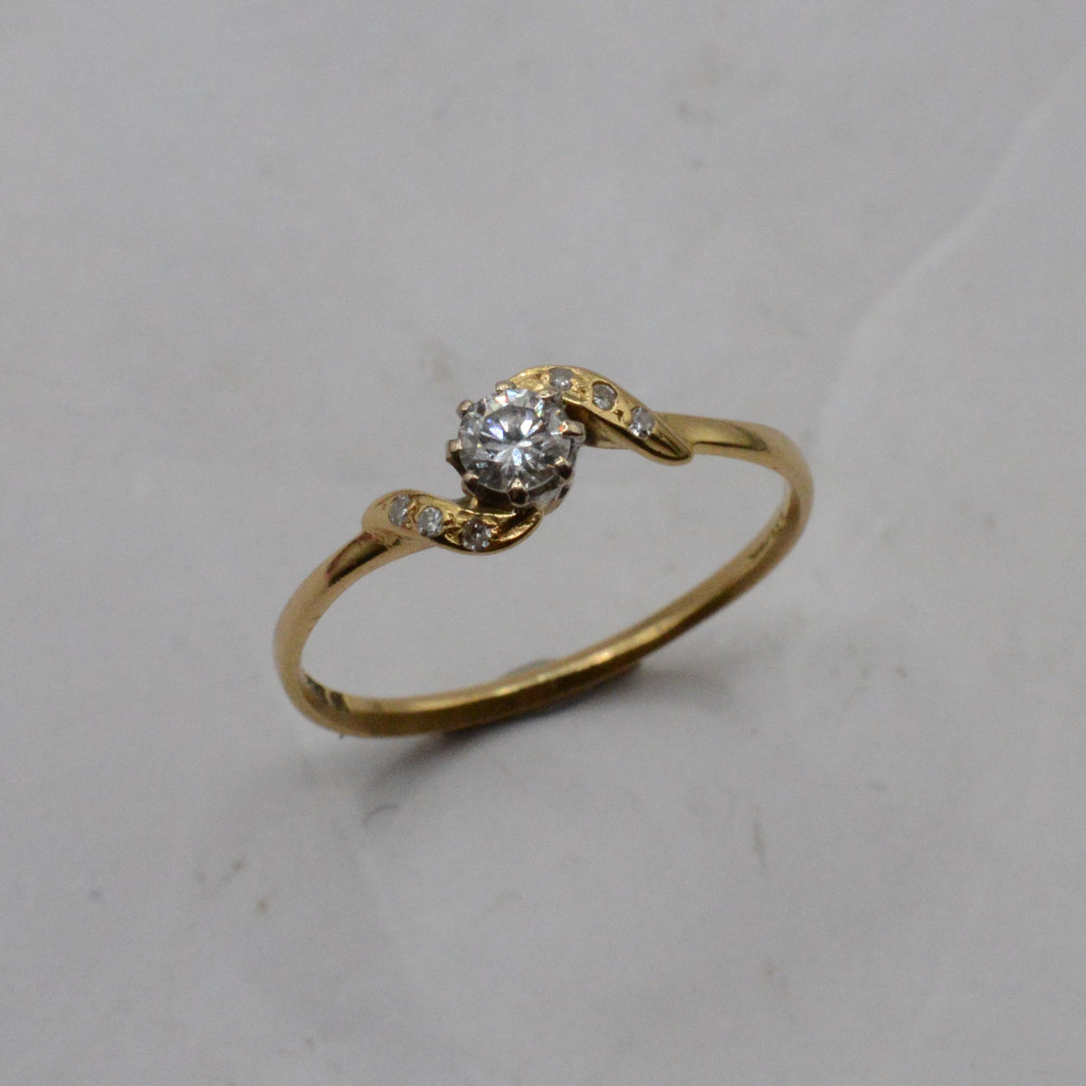 1980s 18ct Gold Diamond Crossover Ring