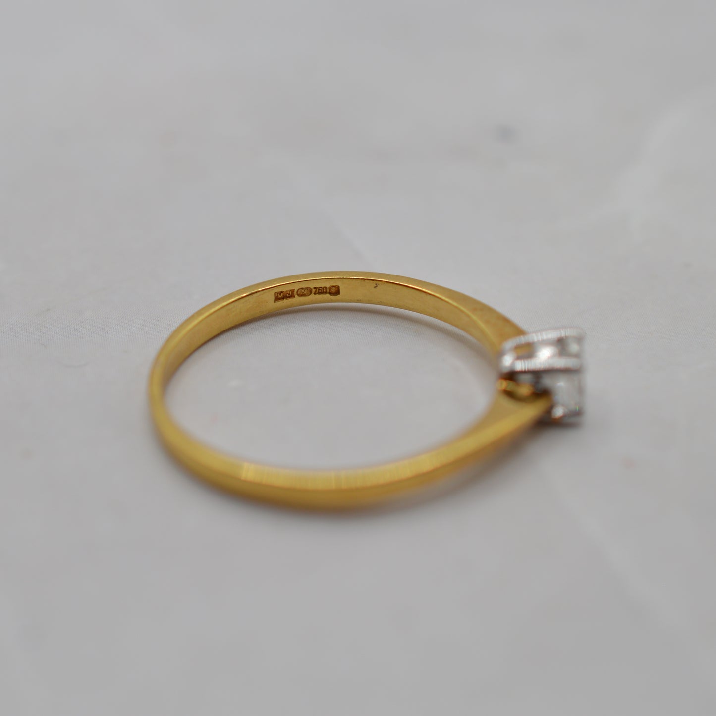 18ct Gold Diamond Solitaire Ring