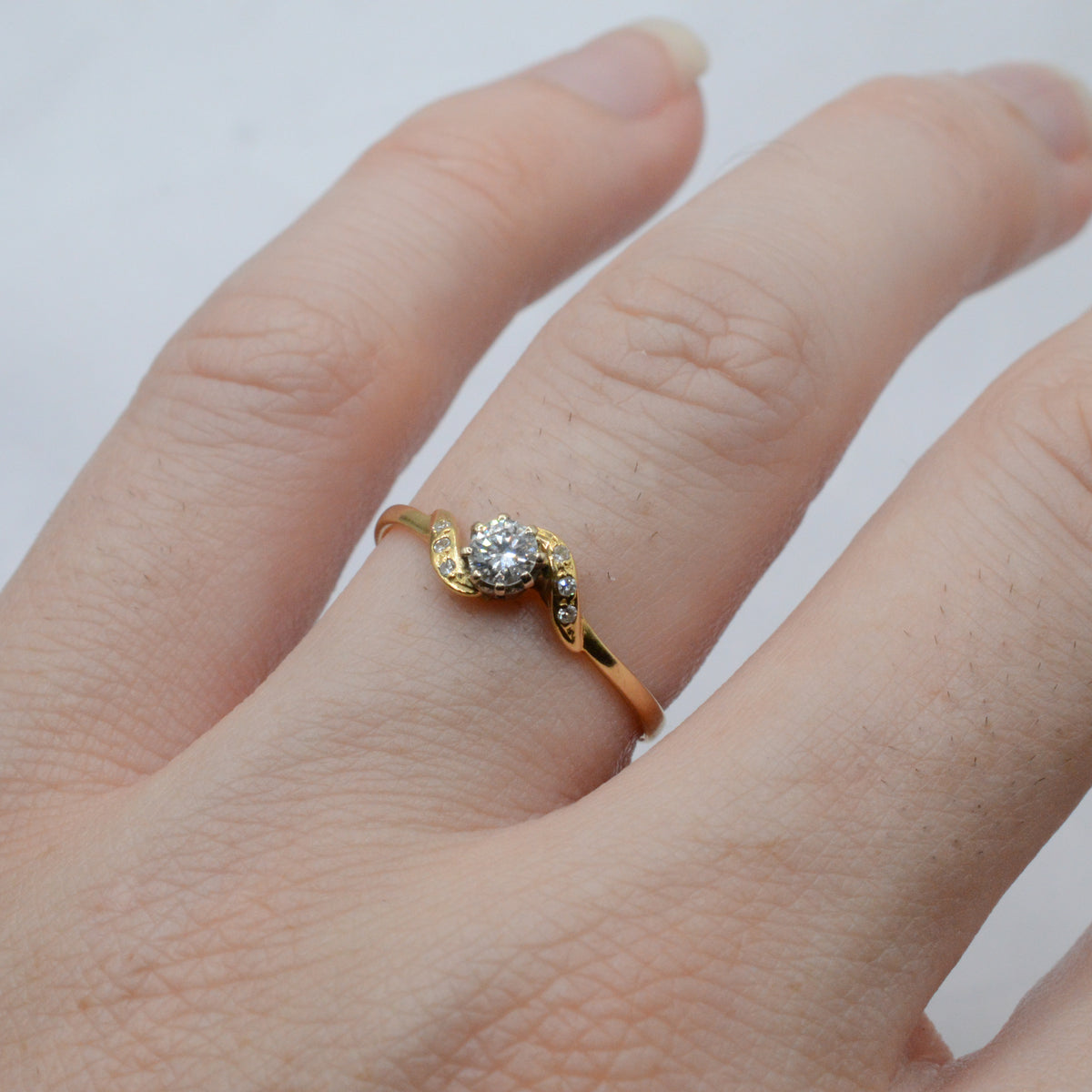 1980s 18ct Gold Diamond Crossover Ring