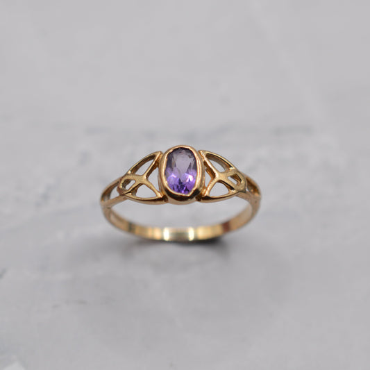 9ct Gold Amethyst with Celtic Braid Shoulders