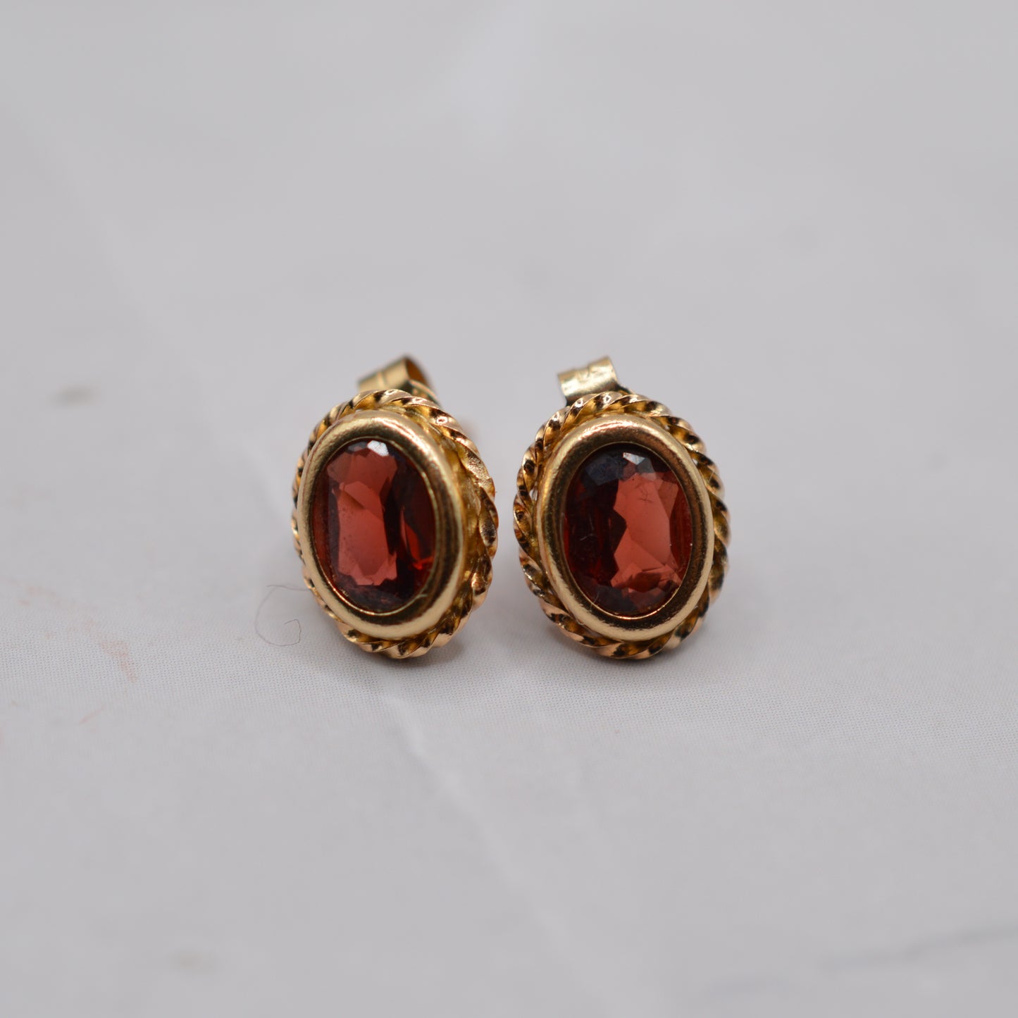9ct Gold Garnet Stud Earrings