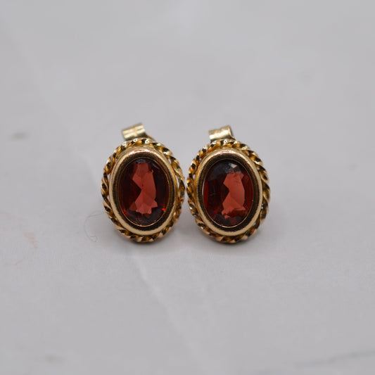 9ct Gold Garnet Stud Earrings