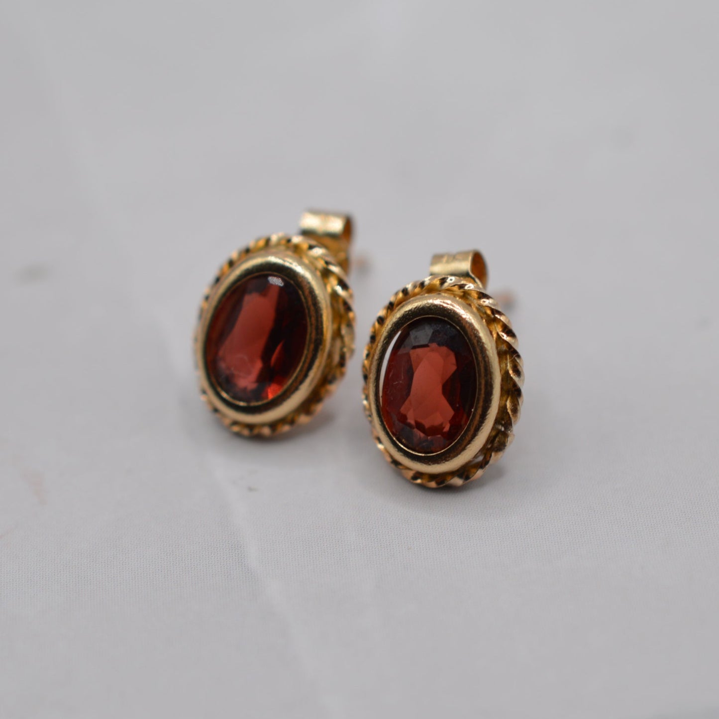 9ct Gold Garnet Stud Earrings